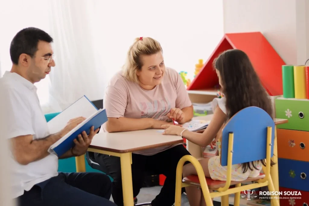 Guarda Compartilhada e Visita Assistida: Como Funciona? - Robison Souza - Psicólogo Jurídico Guarda Compartilhada e Visita Assistida: Como Funciona?