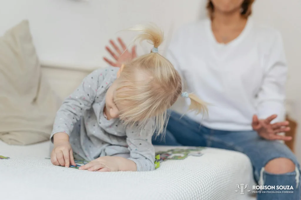 O que quer dizer alienação parental - Robison Souza - Psicólogo Jurídico O que quer dizer alienação parental